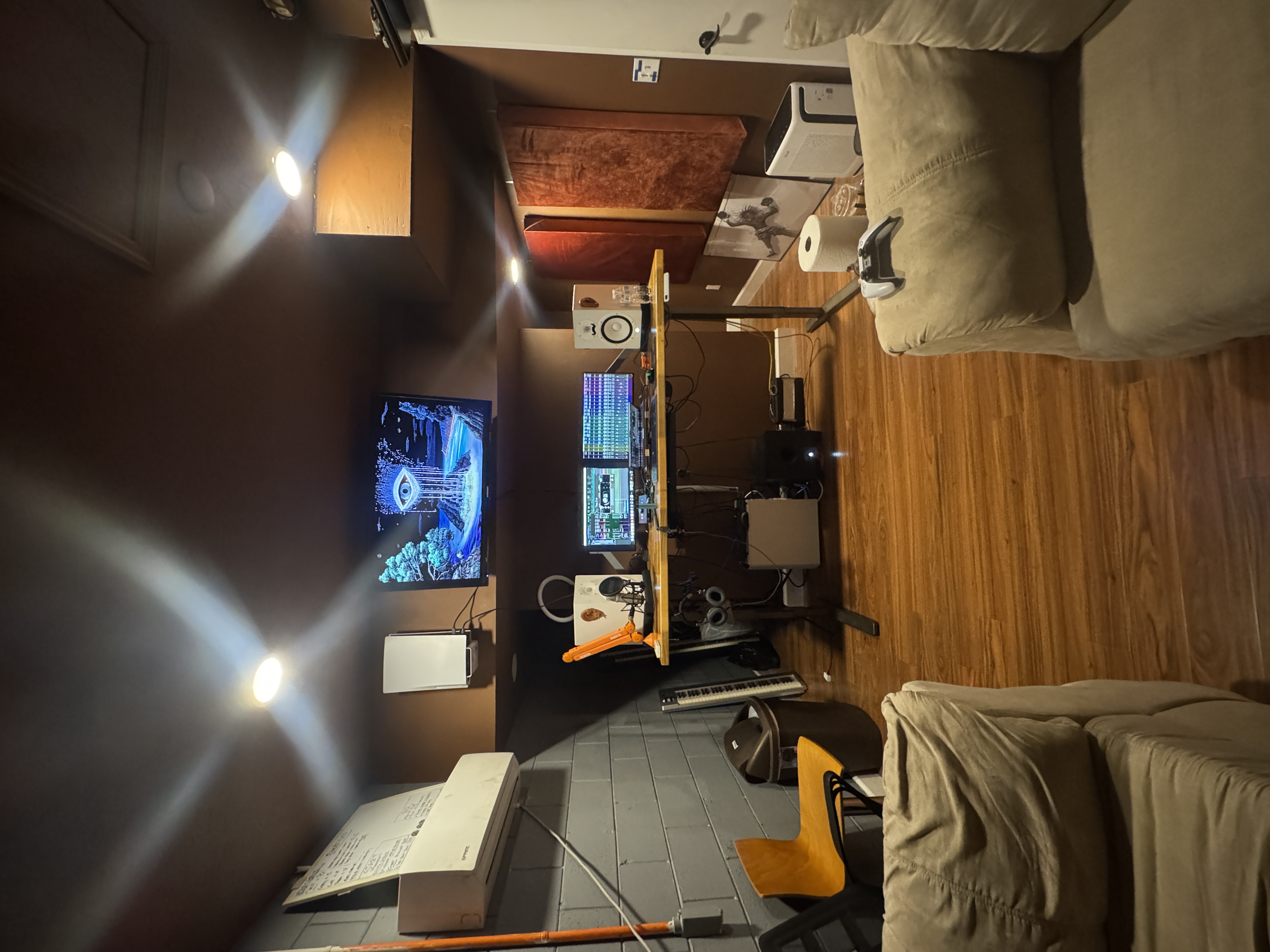 Full studio room